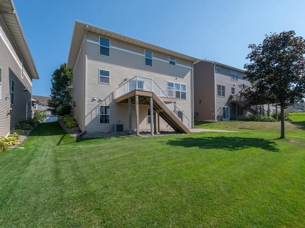1511 Pembroke Pass Chanhassen, MN 55317