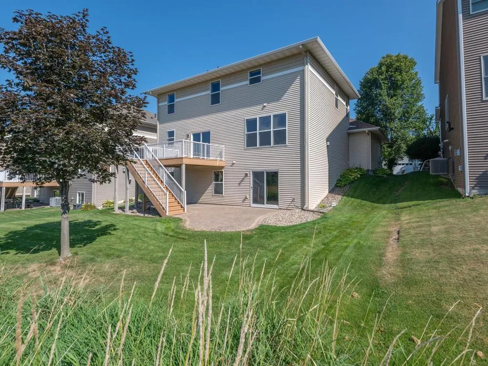 1511 Pembroke Pass Chanhassen, MN 55317