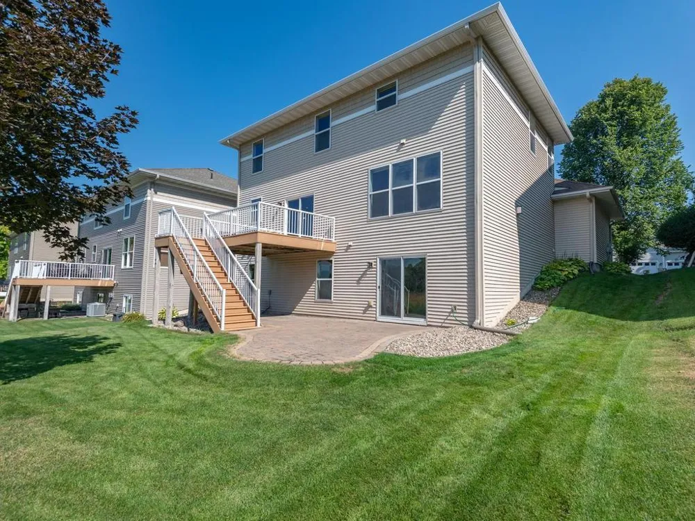 1511 Pembroke Pass Chanhassen, MN 55317
