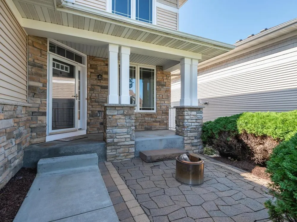 1511 Pembroke Pass Chanhassen, MN 55317