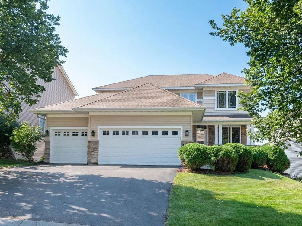 1511 Pembroke Pass Chanhassen, MN 55317
