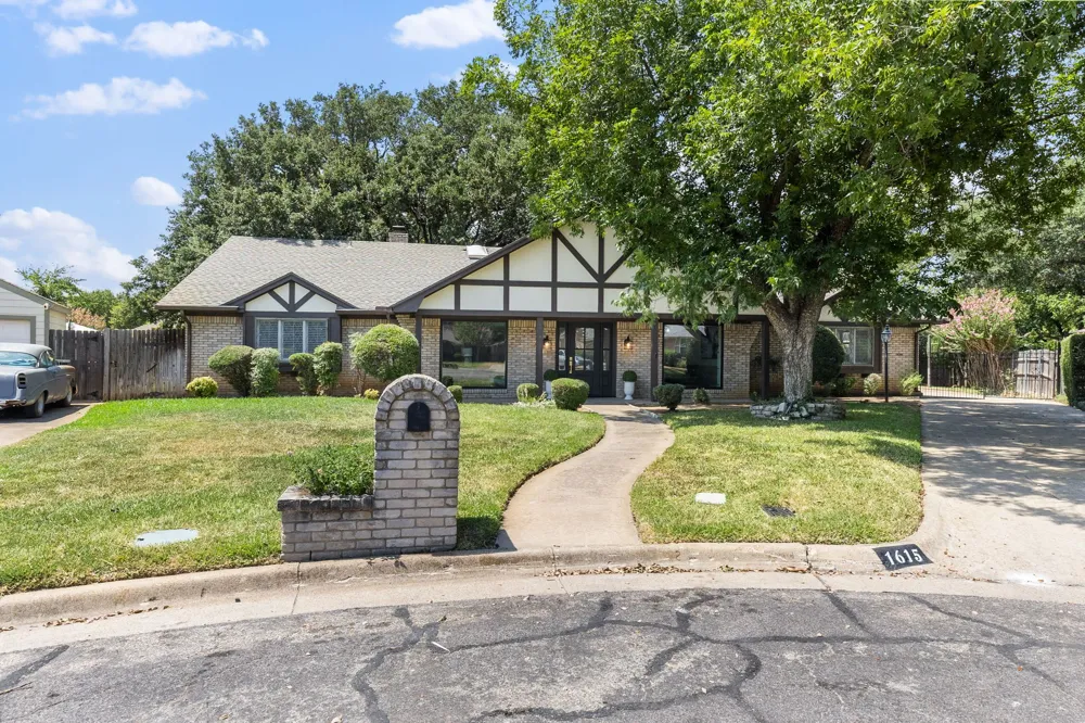 1615 Royal Mile Court Arlington, TX 76015
