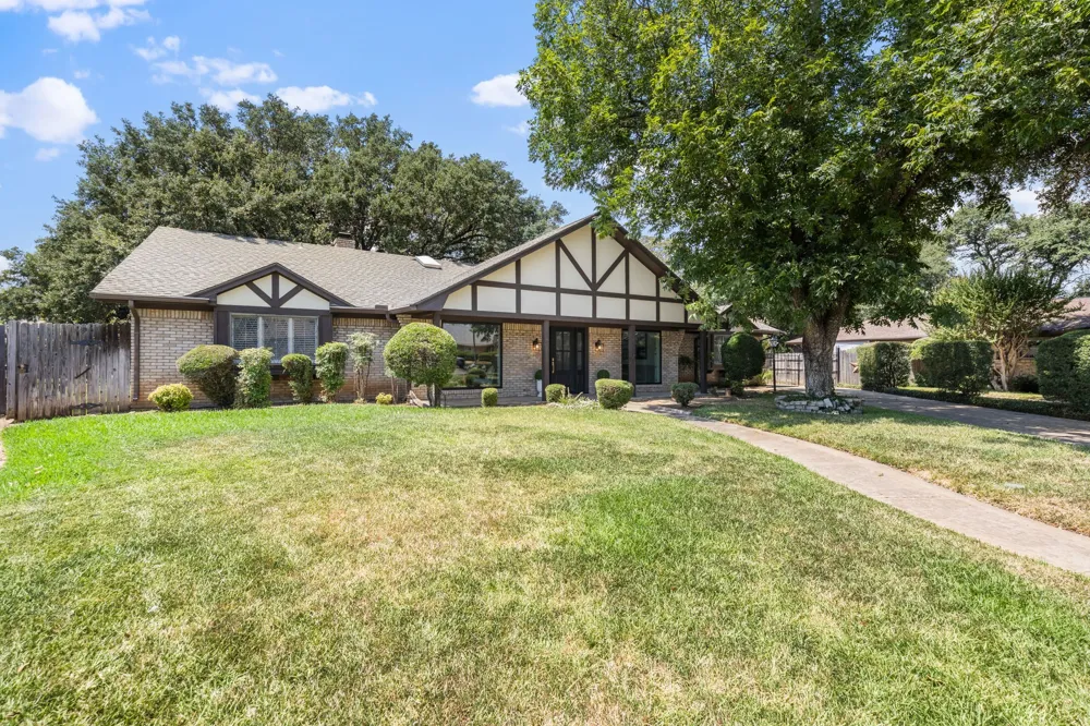 1615 Royal Mile Court Arlington, TX 76015