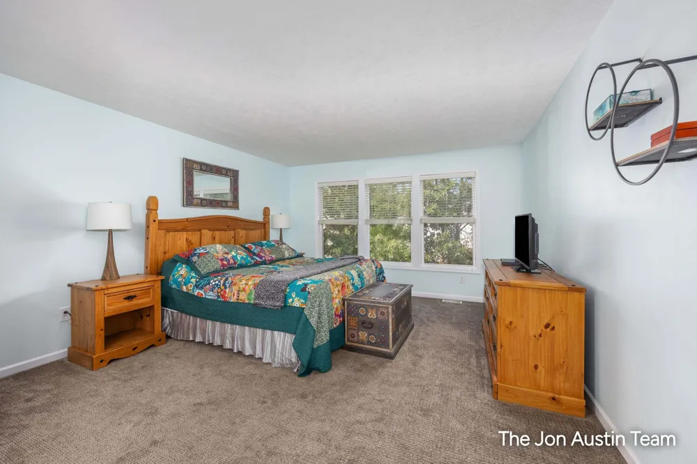 3461 Mason Ridge Drive NE Grand Rapids, MI 49525