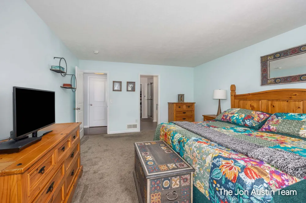 3461 Mason Ridge Drive NE Grand Rapids, MI 49525