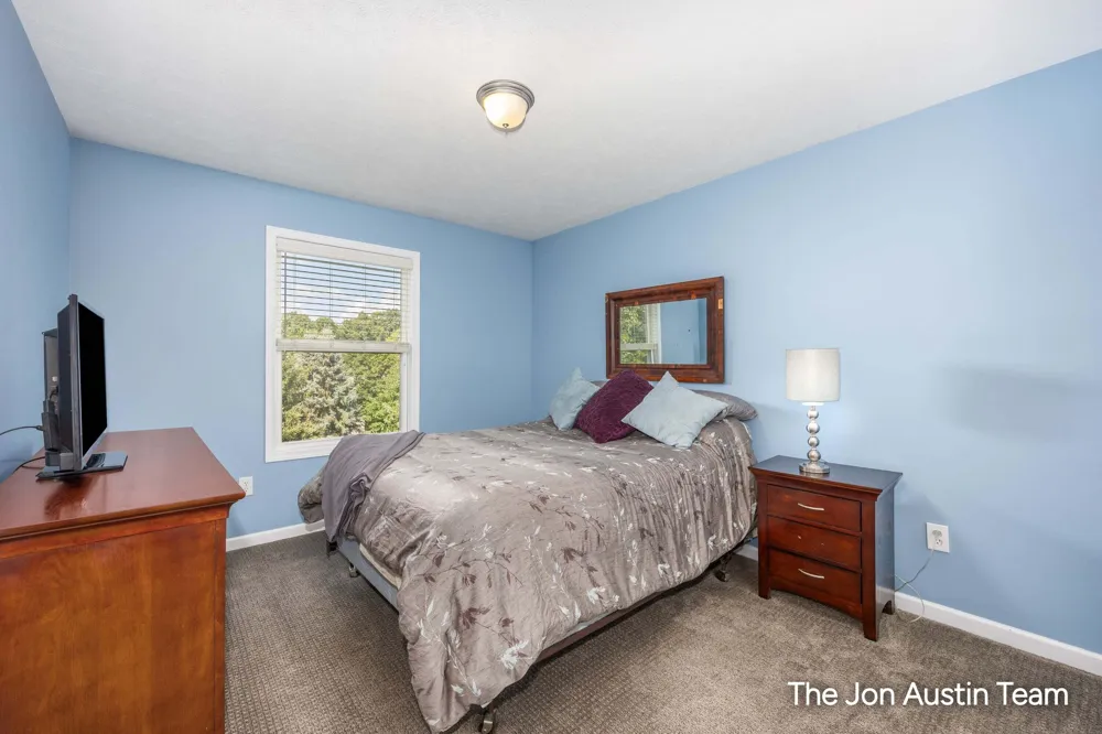 3461 Mason Ridge Drive NE Grand Rapids, MI 49525