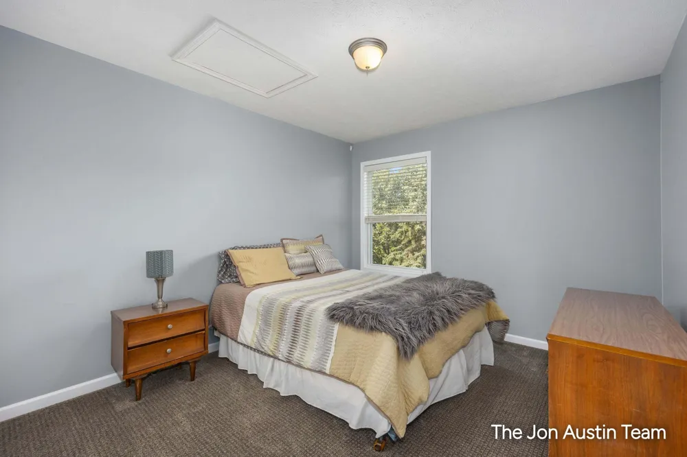3461 Mason Ridge Drive NE Grand Rapids, MI 49525