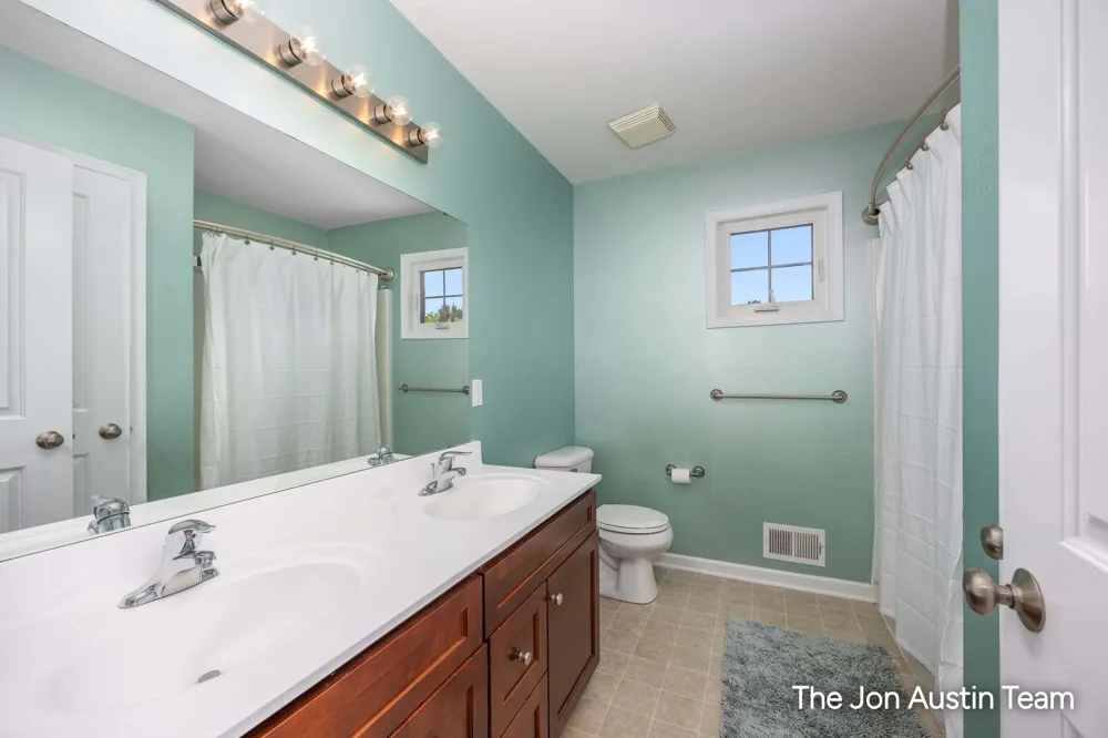 3461 Mason Ridge Drive NE Grand Rapids, MI 49525