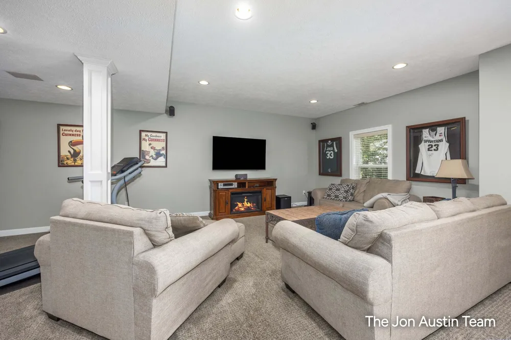 3461 Mason Ridge Drive NE Grand Rapids, MI 49525