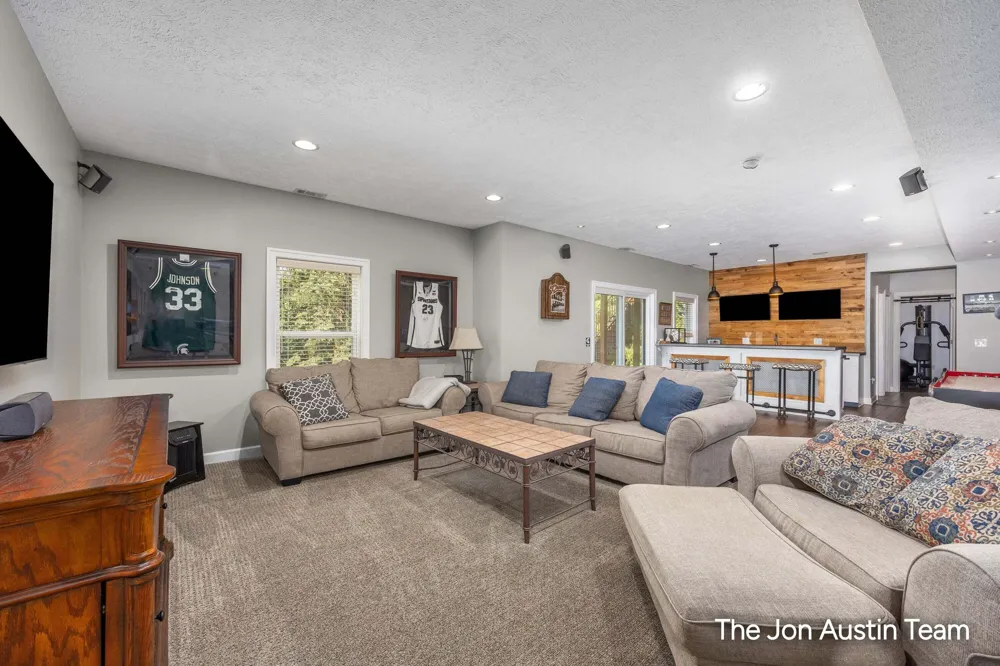 3461 Mason Ridge Drive NE Grand Rapids, MI 49525