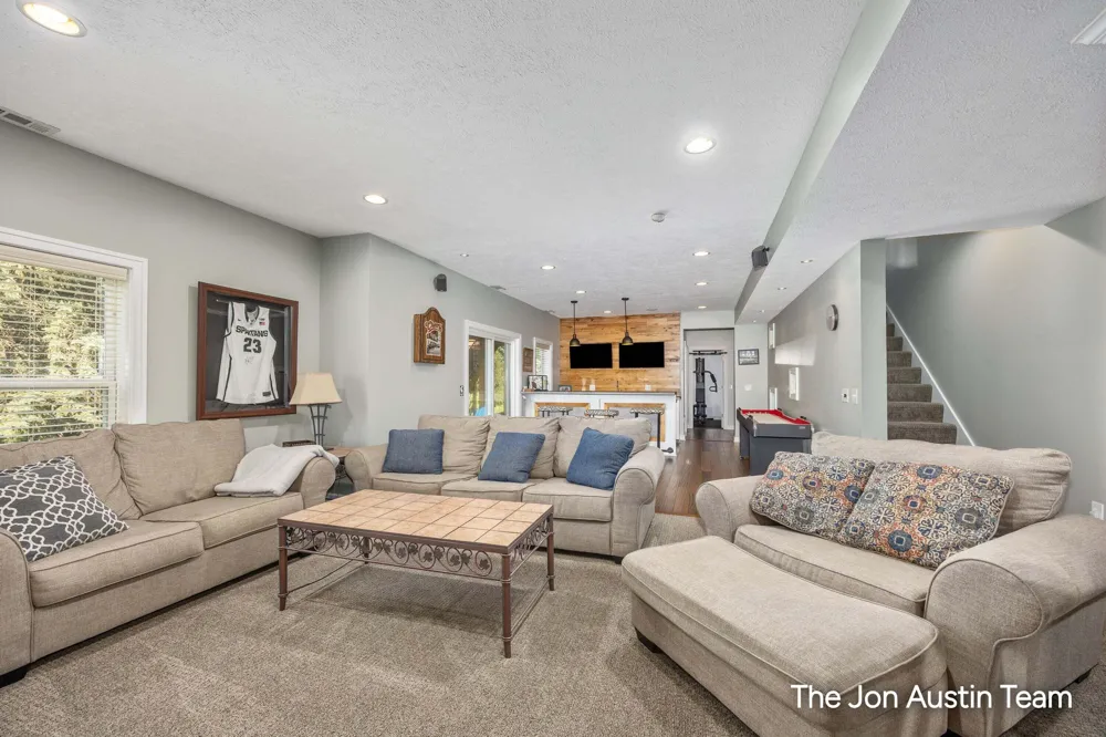 3461 Mason Ridge Drive NE Grand Rapids, MI 49525