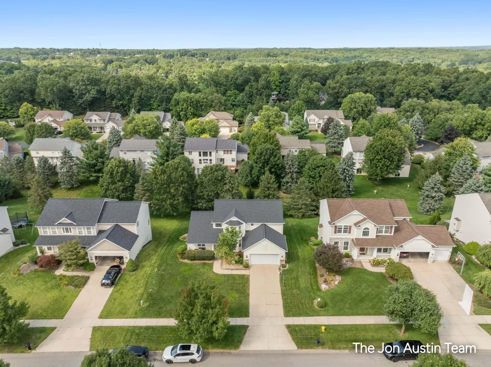 3461 Mason Ridge Drive NE Grand Rapids, MI 49525
