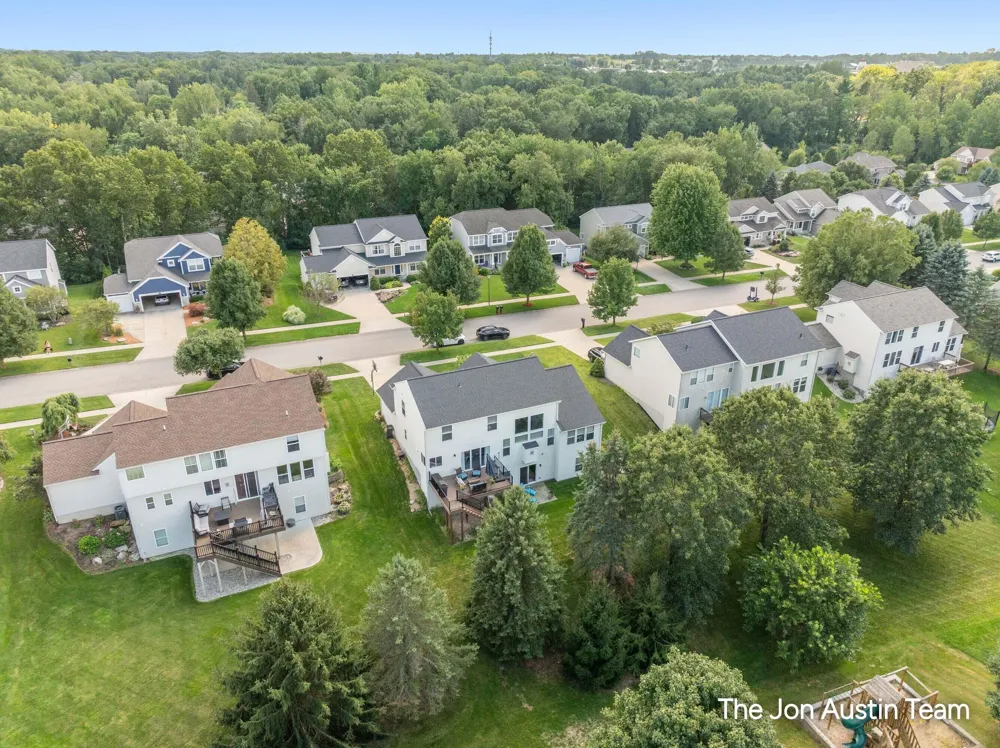 3461 Mason Ridge Drive NE Grand Rapids, MI 49525