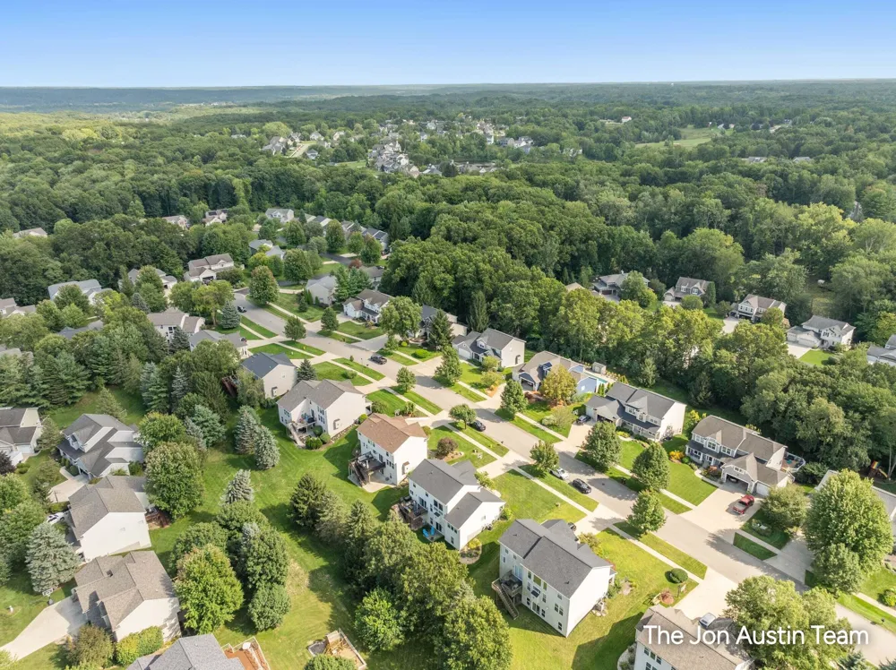 3461 Mason Ridge Drive NE Grand Rapids, MI 49525