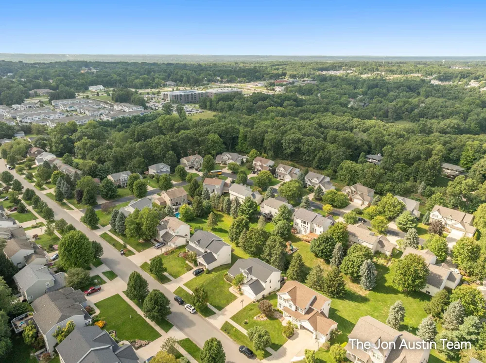 3461 Mason Ridge Drive NE Grand Rapids, MI 49525