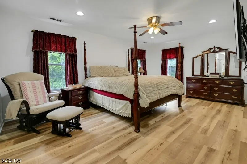 102 Black Oak Trail Jefferson, NJ 07849