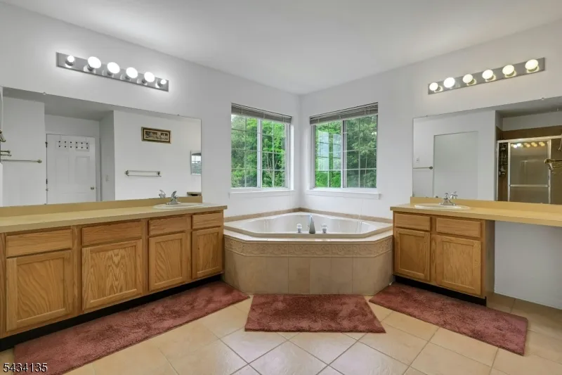 102 Black Oak Trail Jefferson, NJ 07849
