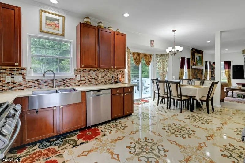 102 Black Oak Trail Jefferson, NJ 07849