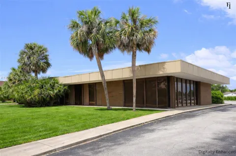 940 Deltona Blvd