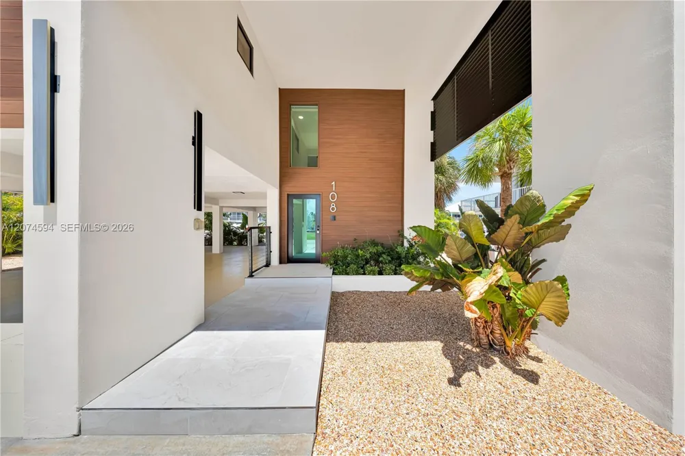 108 W Plaza Del Lago #108 Islamorada, FL 33036