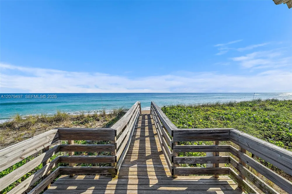 245 NE Macarthur Blvd #17 Hutchinson Island, FL 34996