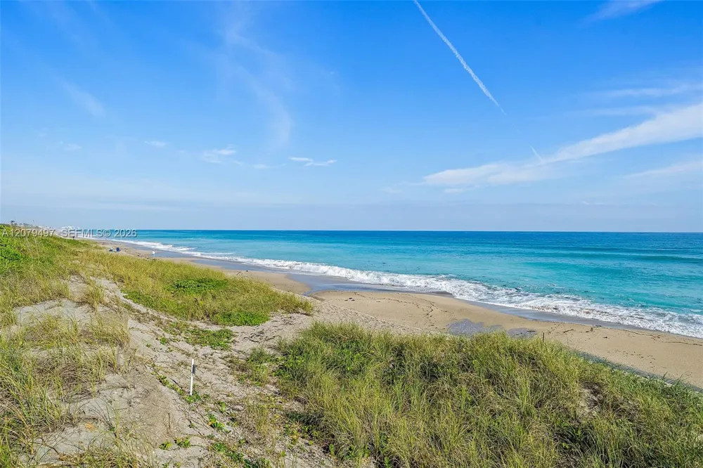 245 NE Macarthur Blvd #17 Hutchinson Island, FL 34996