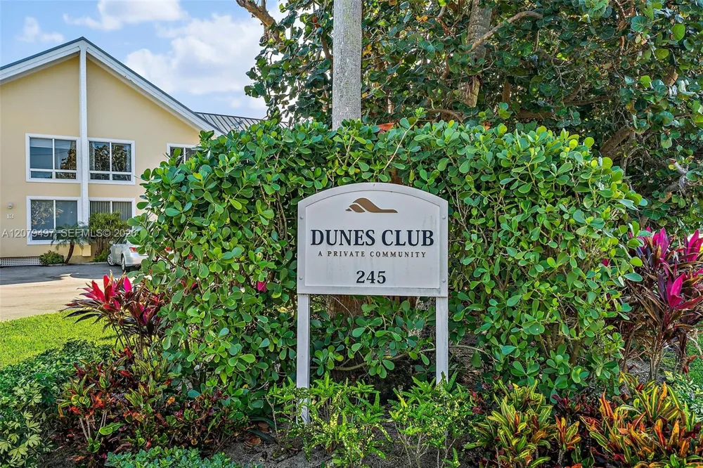 245 NE Macarthur Blvd #17 Hutchinson Island, FL 34996