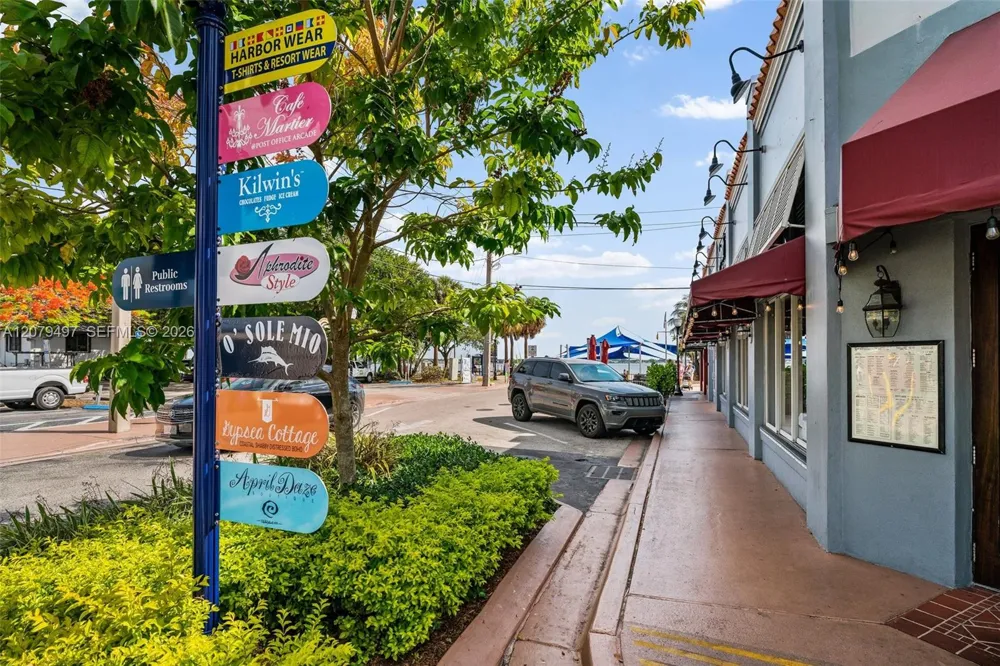 245 NE Macarthur Blvd #17 Hutchinson Island, FL 34996
