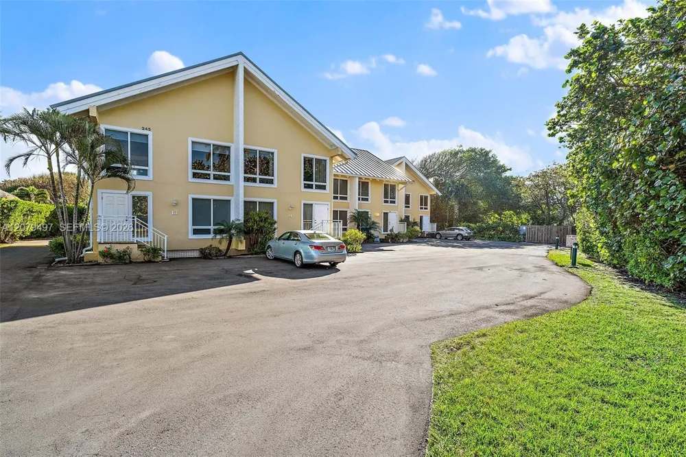 245 NE Macarthur Blvd #17 Hutchinson Island, FL 34996