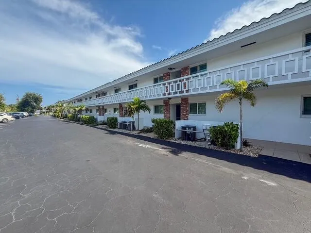 331 Tequesta Drive #220 Tequesta, FL 33469