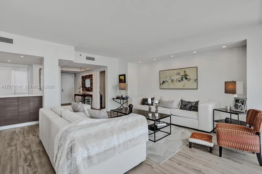 20281 E Country Club Dr #2314 Aventura, FL 33180