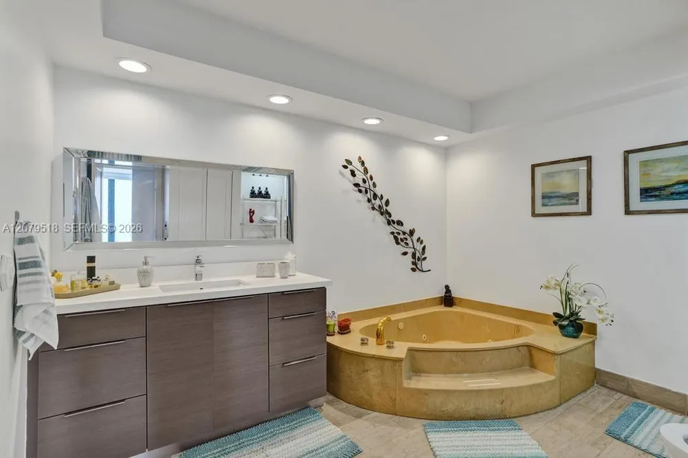 20281 E Country Club Dr #2314 Aventura, FL 33180