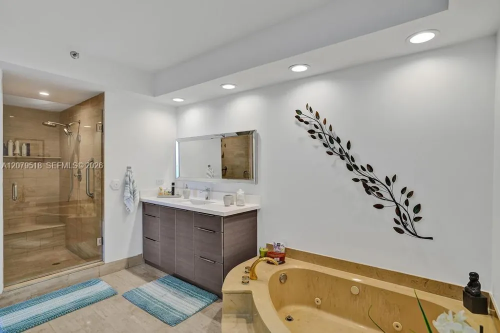 20281 E Country Club Dr #2314 Aventura, FL 33180