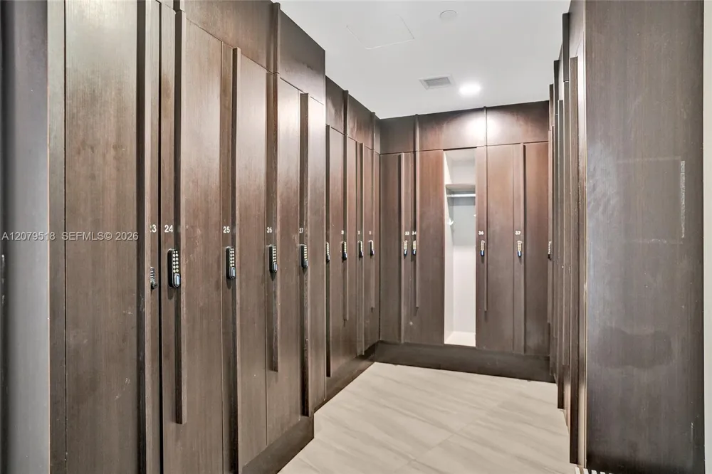 20281 E Country Club Dr #2314 Aventura, FL 33180