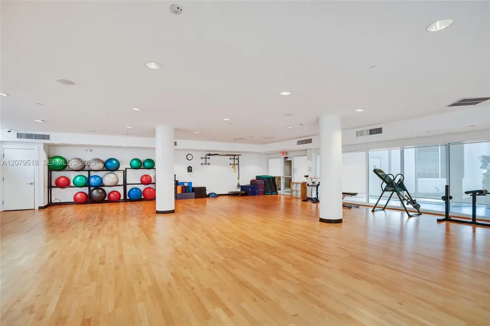 20281 E Country Club Dr #2314 Aventura, FL 33180