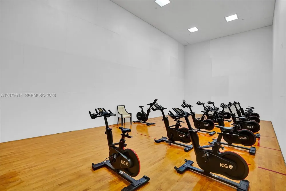20281 E Country Club Dr #2314 Aventura, FL 33180