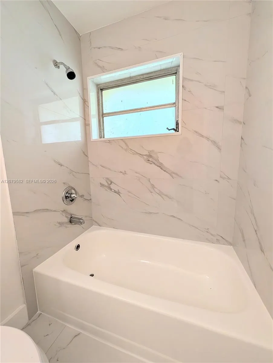 58 SW 14th Ter Homestead, FL 33030