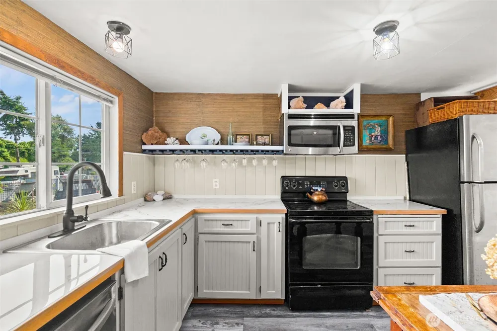 1623 S Broadway Street Westport, WA 98595