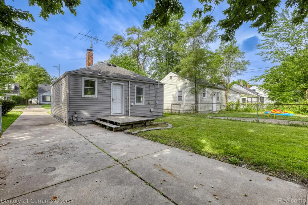18777 Kingsville Street Harper Woods City, MI 48225