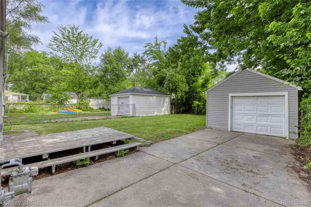 18777 Kingsville Street Harper Woods City, MI 48225