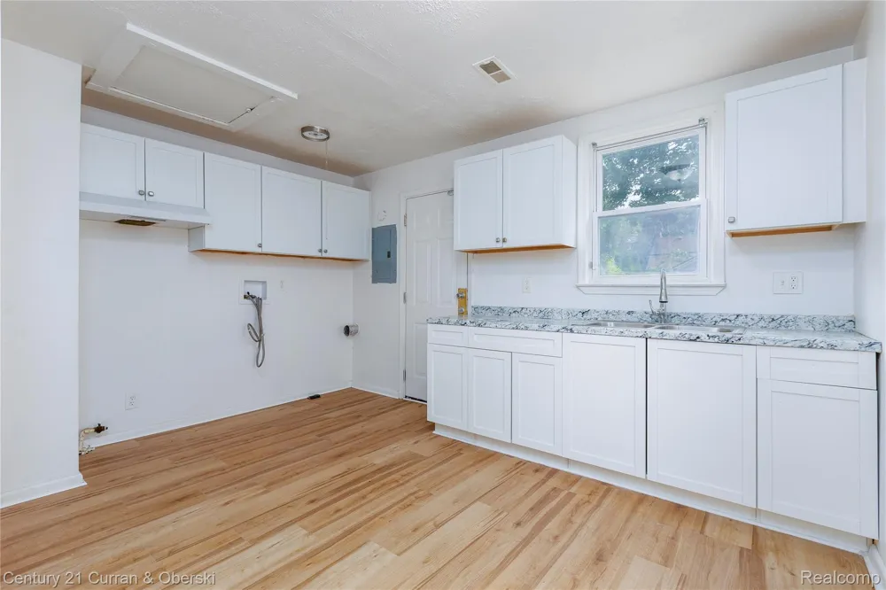 18777 Kingsville Street Harper Woods City, MI 48225