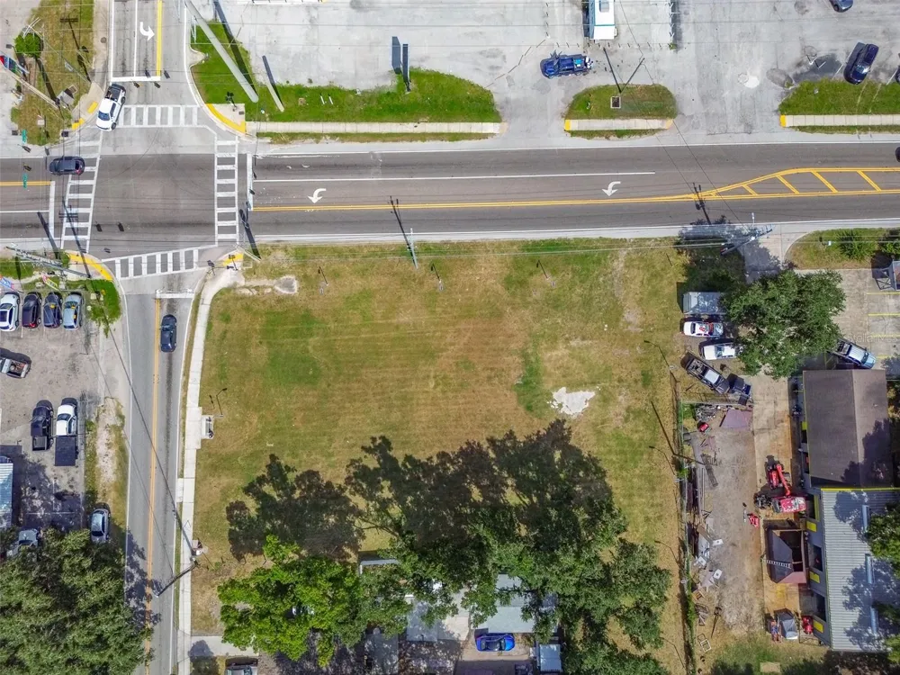 1336 COMBEE ROAD Lakeland, FL 33801