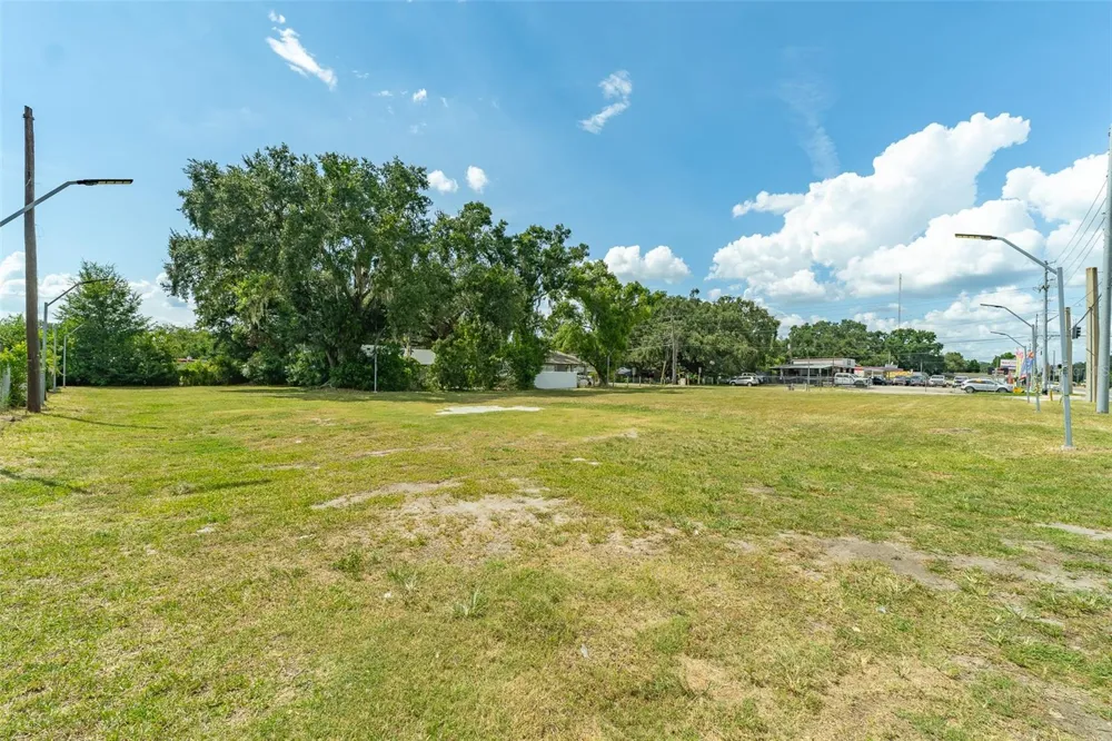 1336 COMBEE ROAD Lakeland, FL 33801