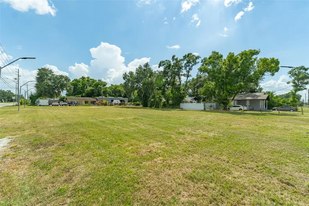 1336 COMBEE ROAD Lakeland, FL 33801