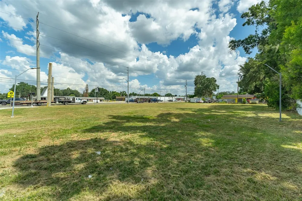 1336 COMBEE ROAD Lakeland, FL 33801