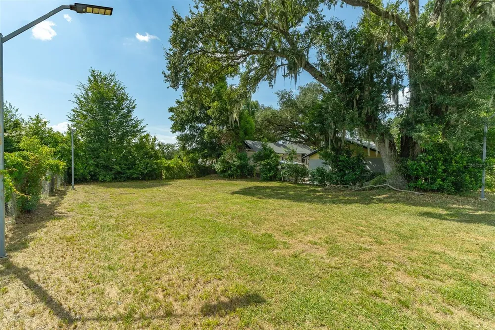 1336 COMBEE ROAD Lakeland, FL 33801