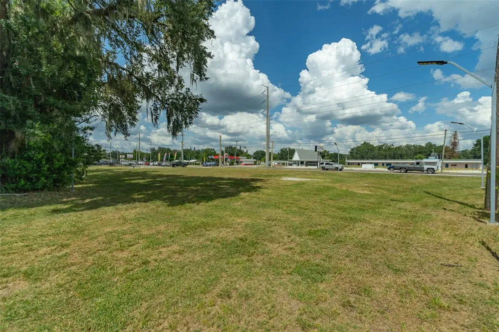 1336 COMBEE ROAD Lakeland, FL 33801