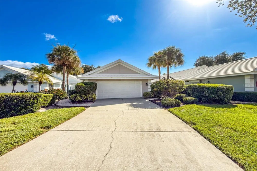 718 BRIGHTSIDE CRESCENT DRIVE #10 Venice, FL 34293