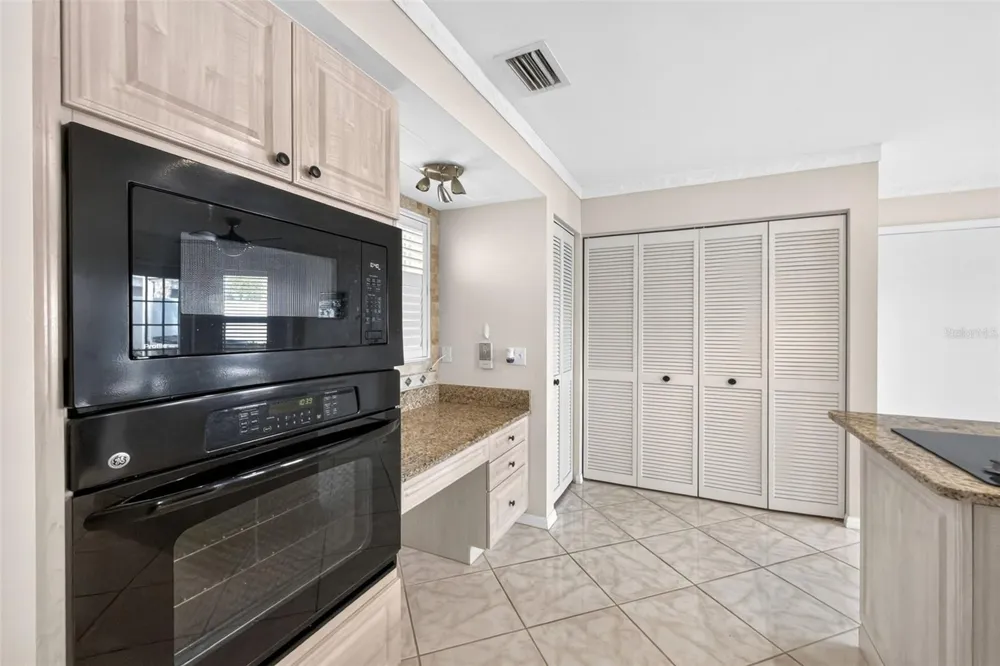 718 BRIGHTSIDE CRESCENT DRIVE #10 Venice, FL 34293