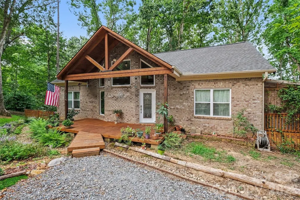 1042 Rosewood Drive Dallas, NC 28034
